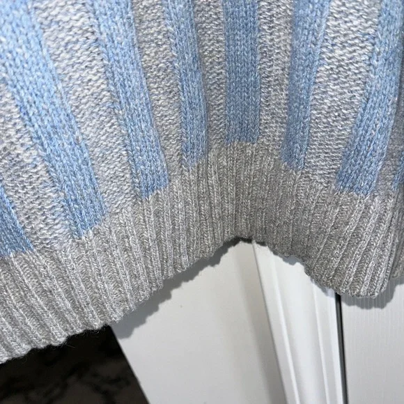 Steve & Barry's Men's Wool Blend Blue and Gray Crewneck Sweater - Picture 4 of 7